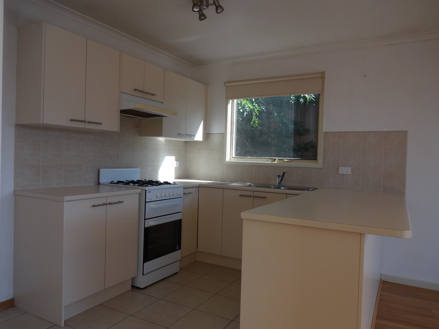 2/18A Fulton Crescent, Burwood, VIC 3125 - Thumbnail 1 - 25/05/2019