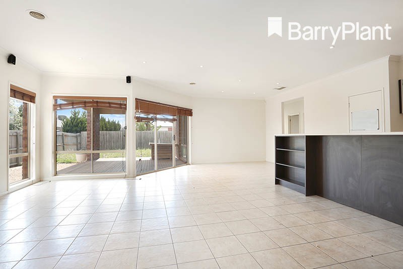 31 Kerford Crescent, Point Cook, VIC 3030 - Thumbnail 2 - 25/05/2019