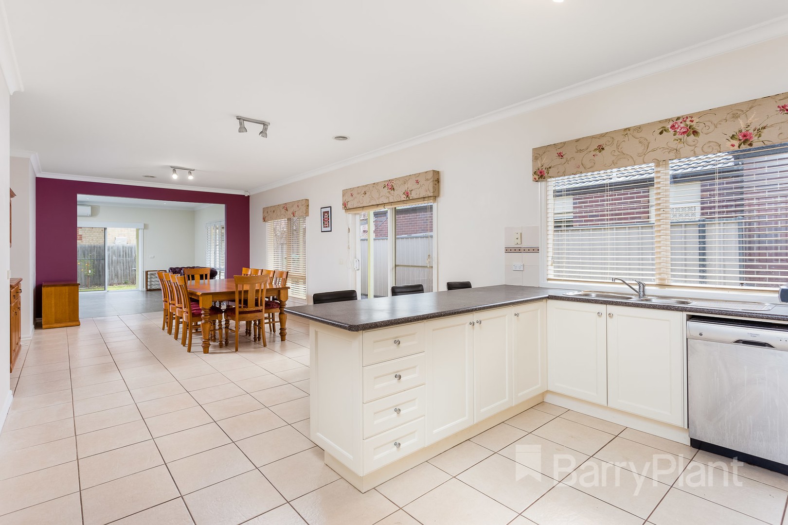 4 Tivoli Street, Point Cook, VIC 3030 - Thumbnail 2 - 25/05/2019