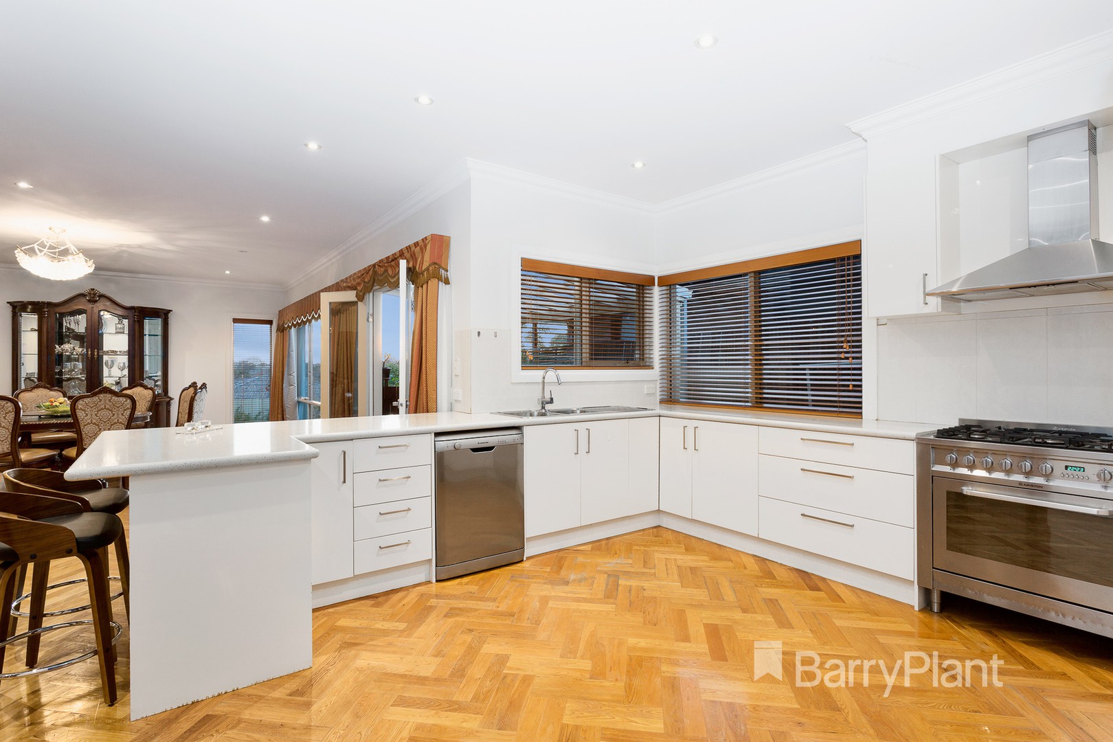 43 Russell CrescentDoncaster East, VIC 3109, Doncaster East - Thumbnail 4