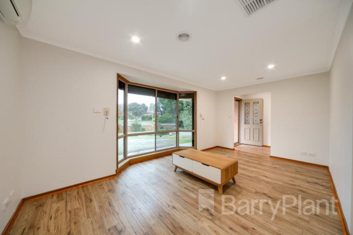 49 Smethurst Avenue, Pakenham, VIC 3810 - Thumbnail 1 - 25/05/2019