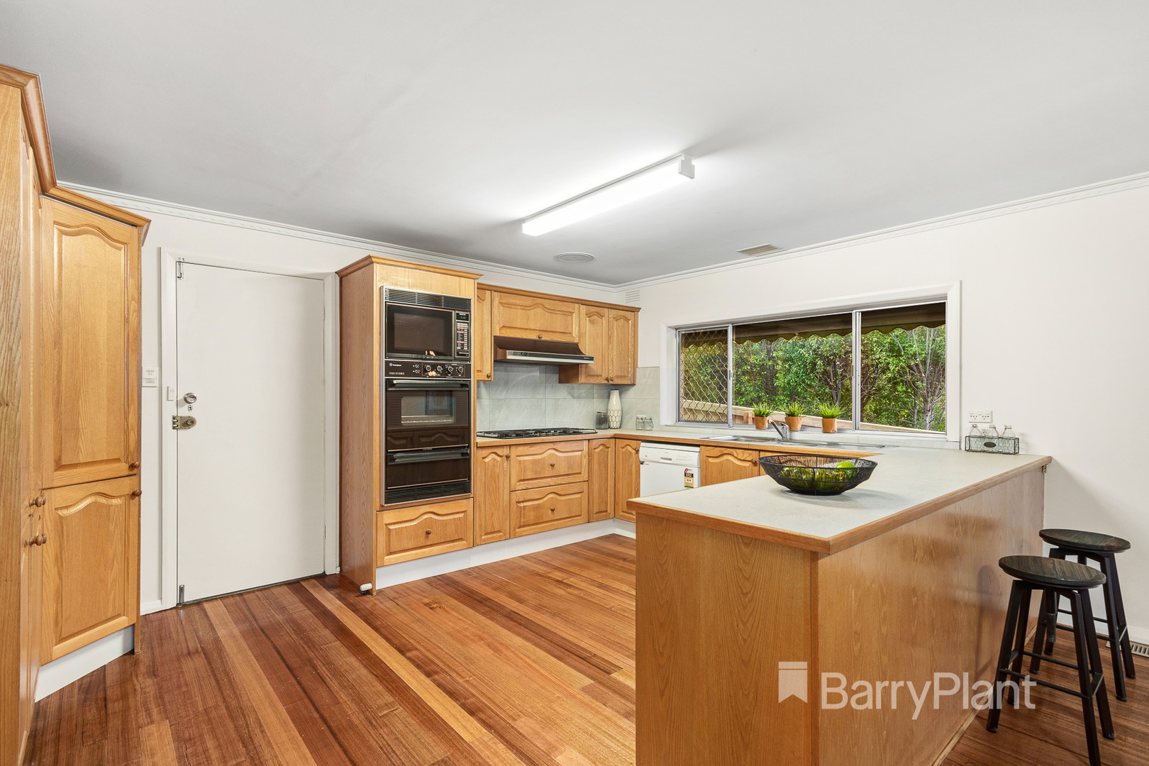 18 Latrobe Street, Bulleen, VIC 3105, Bulleen - Thumbnail 3