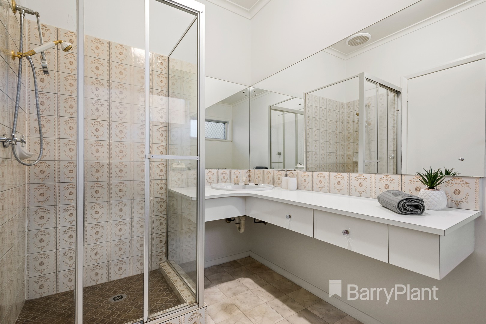 18 Latrobe Street, Bulleen, VIC 3105, Bulleen - Thumbnail 8