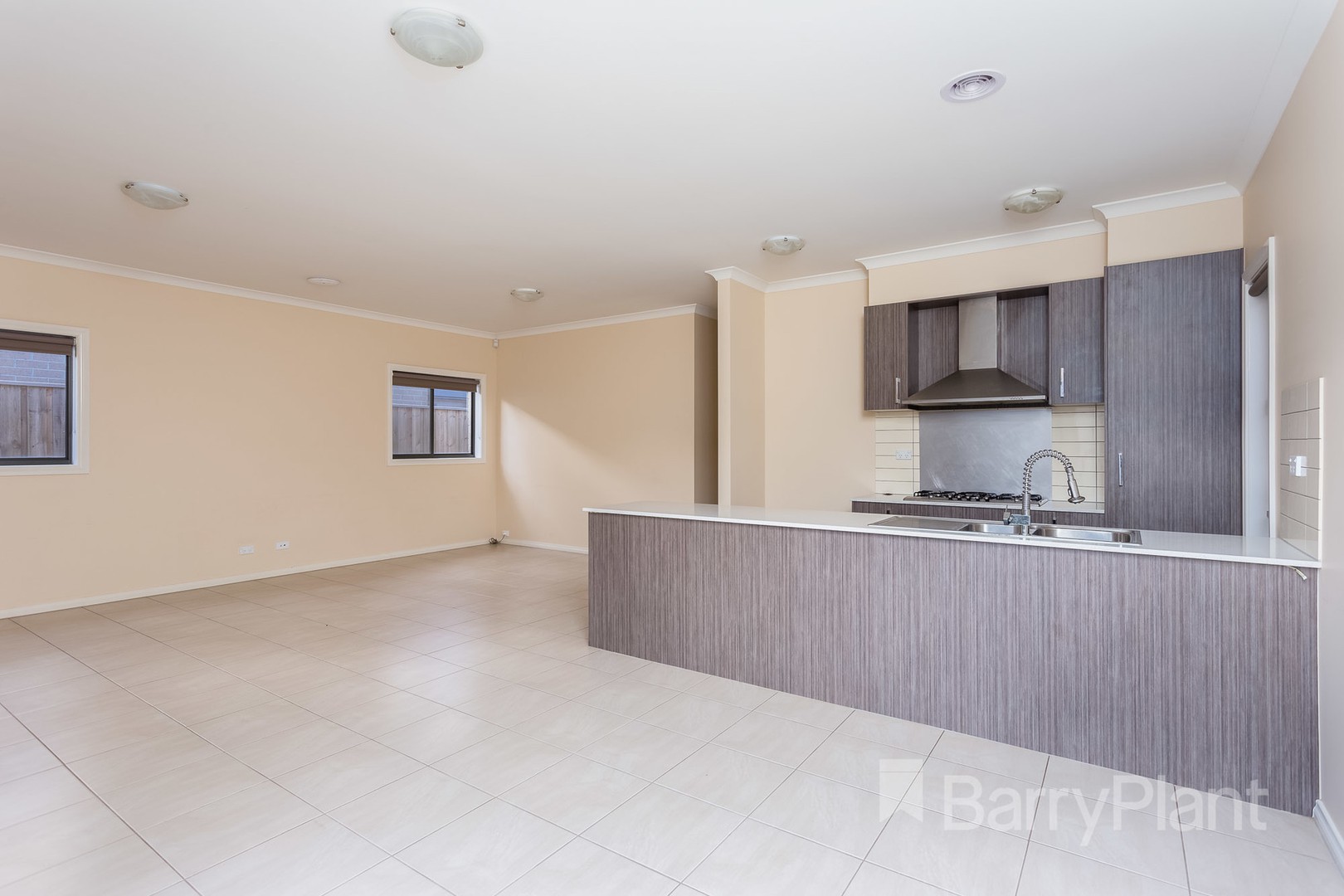 76 Kingsford Drive, Point Cook, VIC 3030 - Thumbnail 2 - 25/05/2019