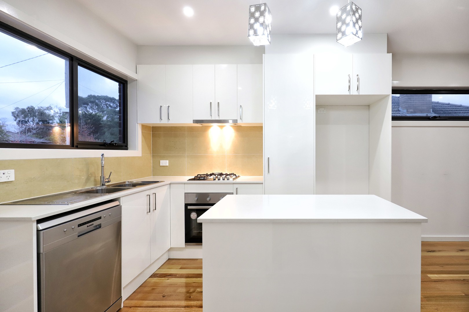 2/15 Wattleglen Street, Craigieburn, VIC 3064 - Thumbnail 2 - 25/05/2019