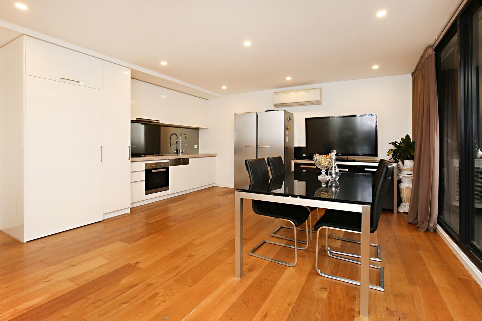 205/77 High Street, Kew, VIC 3101 - Thumbnail 2 - 22/08/2018