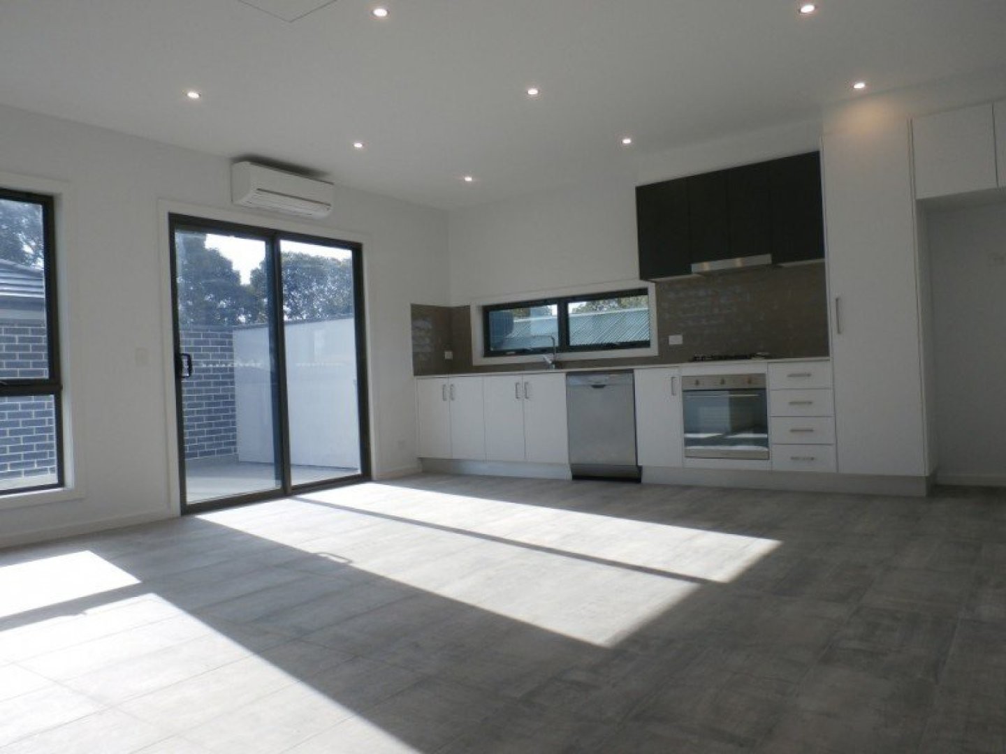 2/34 Lincoln Avenue, Coburg, VIC 3058 - Thumbnail 1 - 25/05/2019