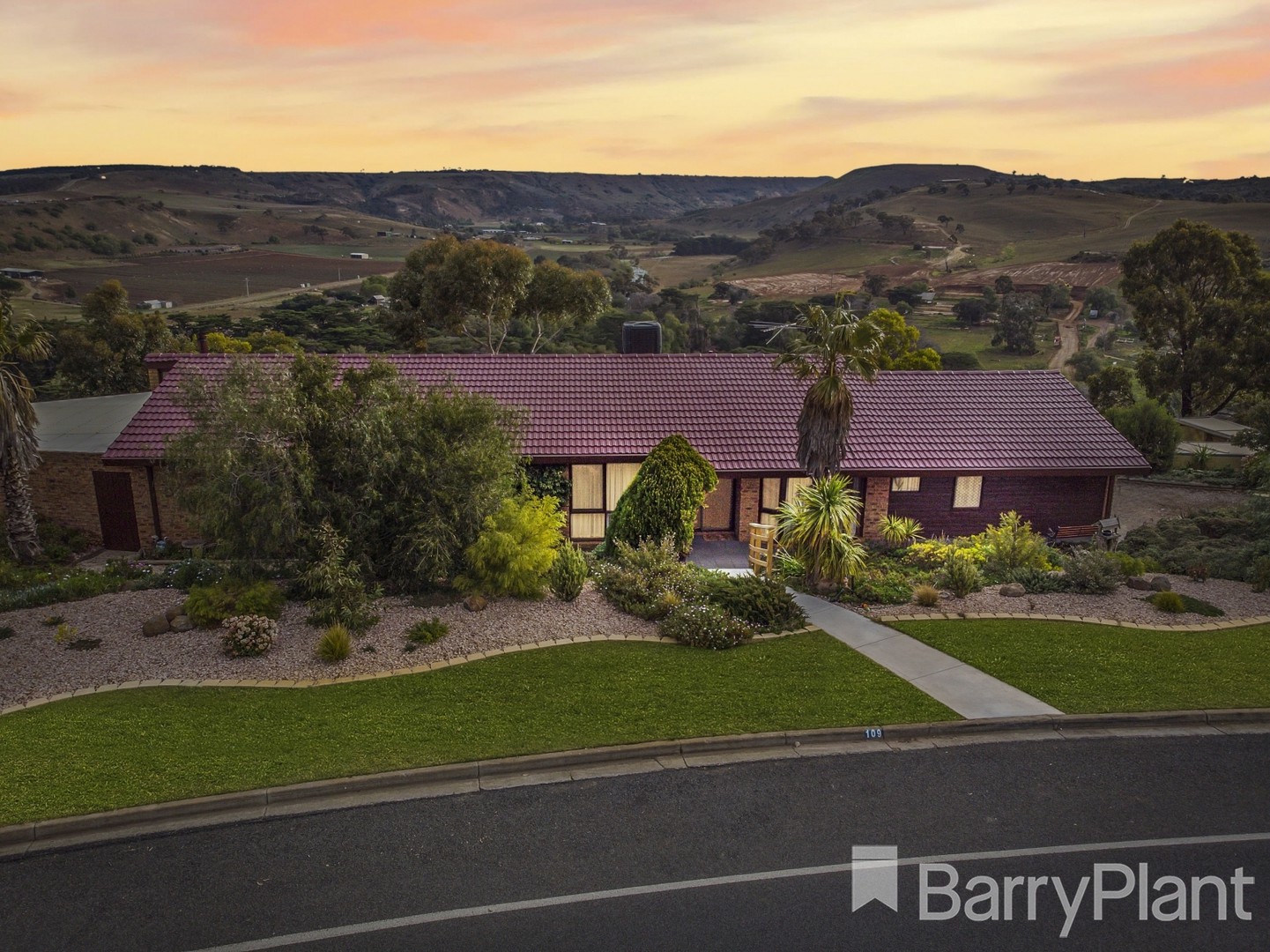 109 Underbank Boulevard, Bacchus Marsh, VIC 3340 - Thumbnail 2 - 17/05/2019