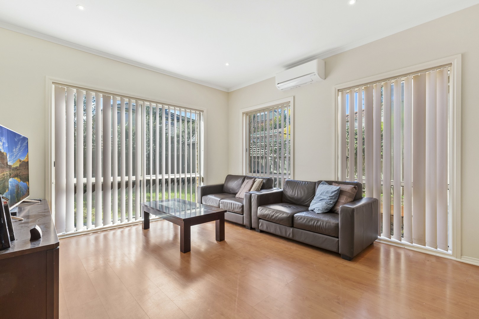 48 Jade Way, Hillside, VIC 3037 - Thumbnail 2 - 06/09/2018