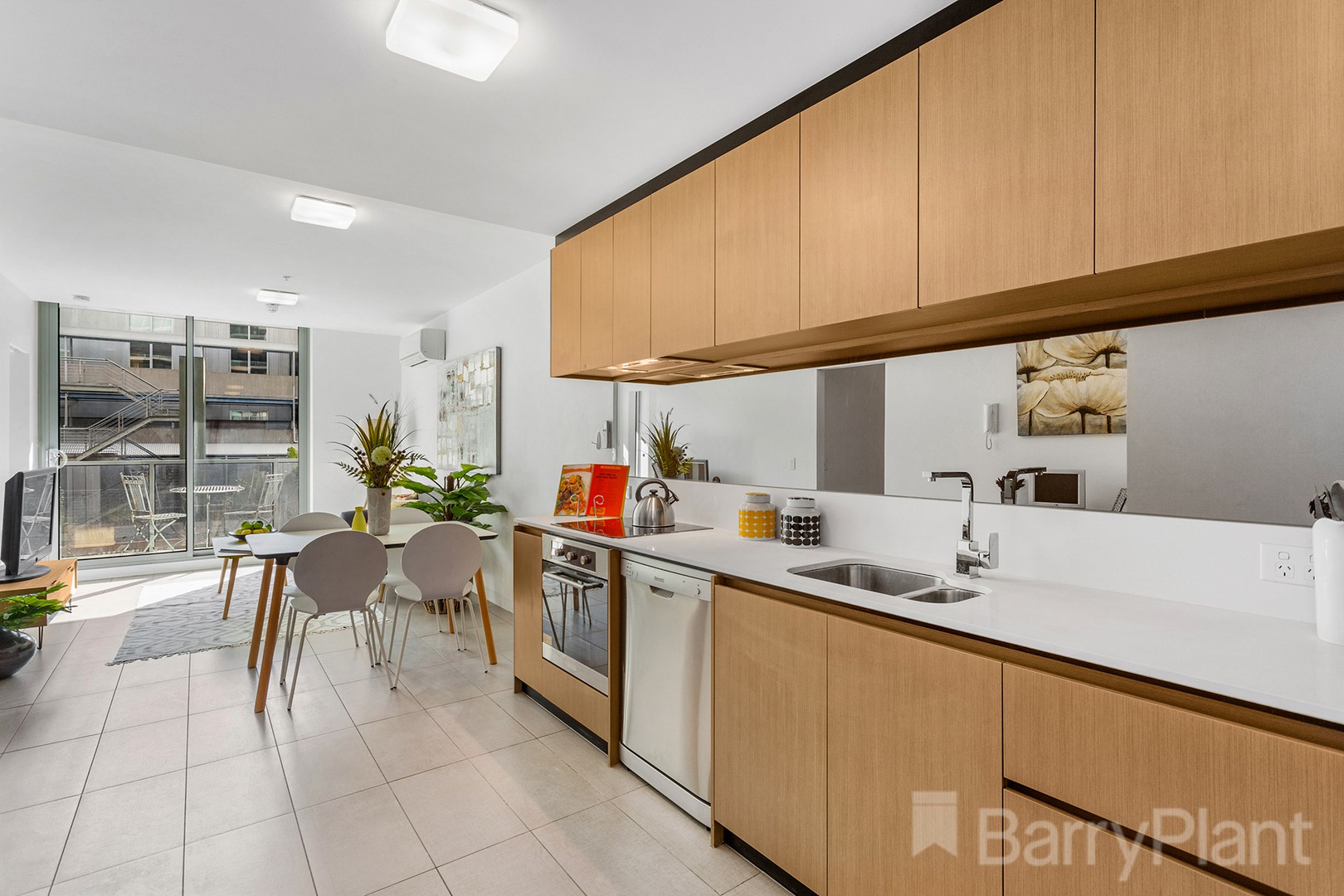 303/15 Clifton Street, Prahran, VIC 3181 - Thumbnail 2 - 17/05/2019