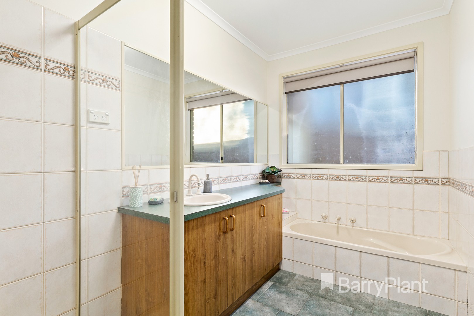 2/95 Bellevue Avenue, Doncaster East, VIC 3109, Blacks Beach - Thumbnail 7