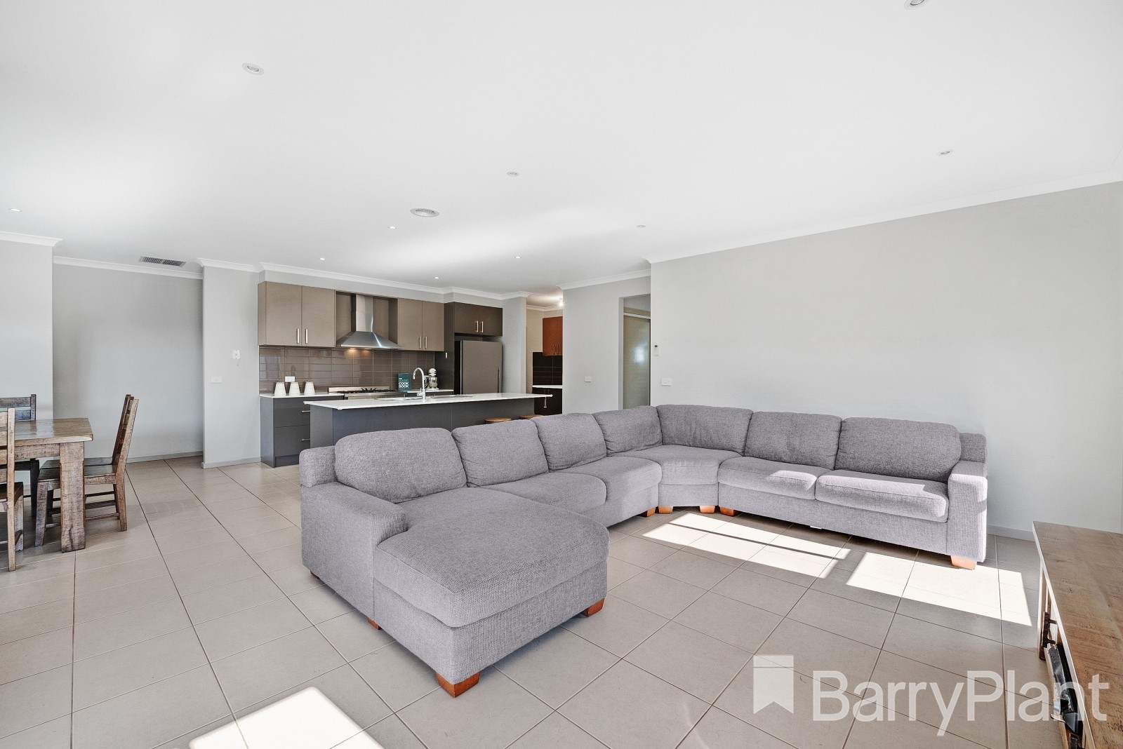 7 Embleton Chase, Weir Views, VIC 3338 - Thumbnail 2 - 17/05/2019
