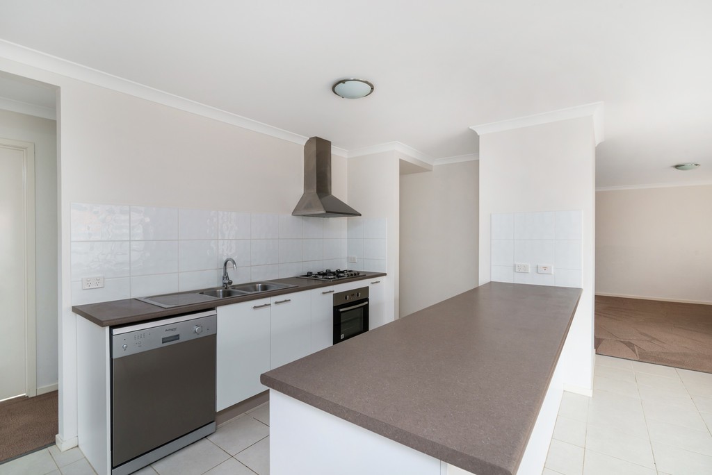 34 Watergum Way, Wallan, VIC 3756 - Thumbnail 2 - 17/05/2019