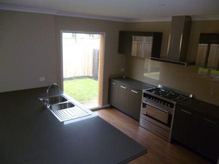 33 Hazelton Drive, Doreen, VIC 3754 - Thumbnail 2 - 25/05/2019