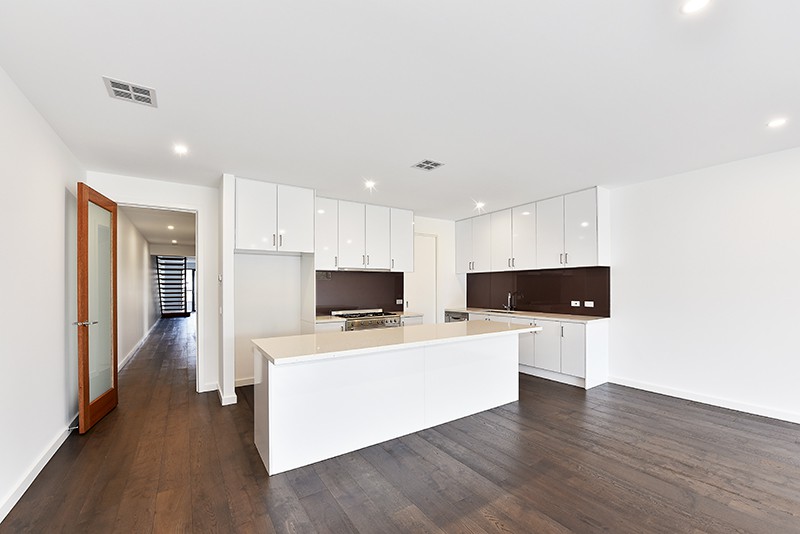 1/33 Houston Avenue, Strathmore, VIC 3041 - Thumbnail 1 - 25/05/2019