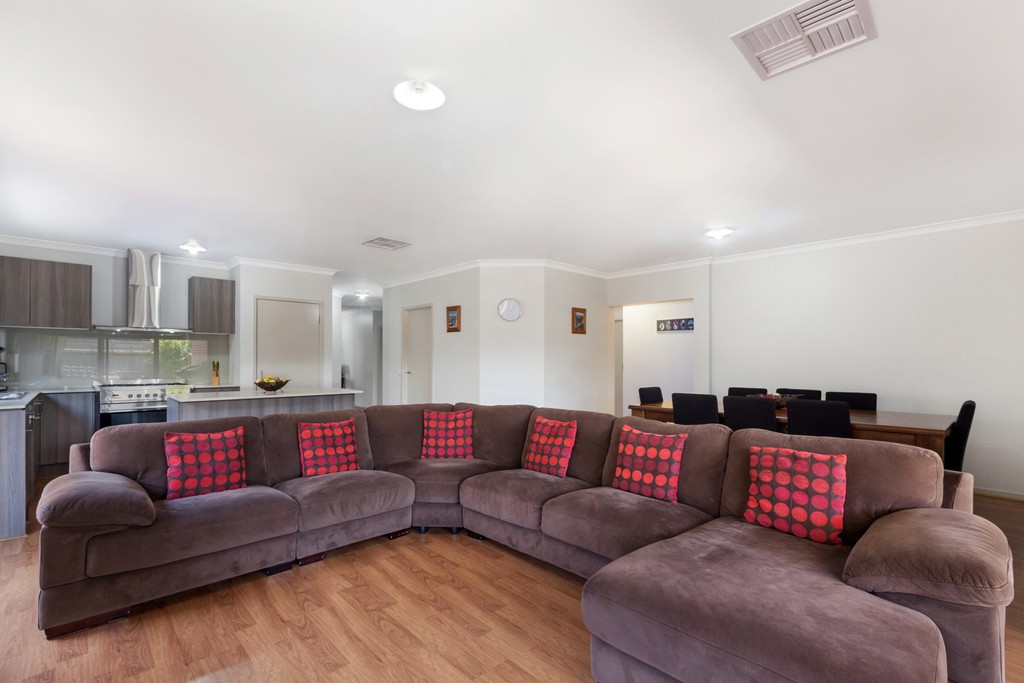 48 Golf Links Drive, Beveridge, VIC 3753 - Thumbnail 2 - 05/11/2018