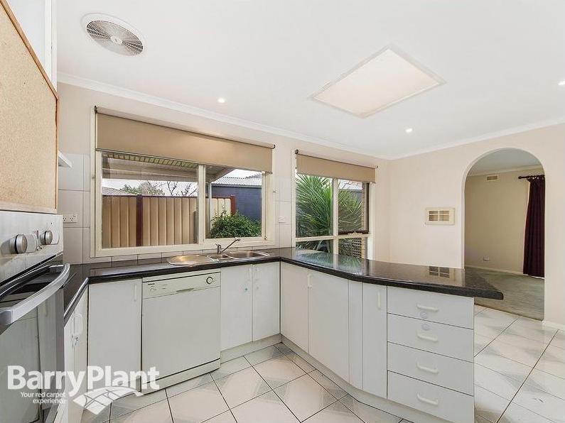 39 Chester Crescent, Deer Park, VIC 3023 - Thumbnail 2 - 25/05/2019