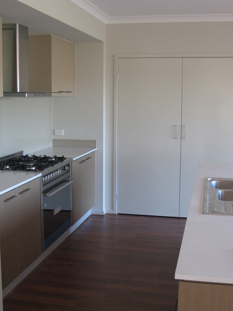 6 Middle Park Drive, Sanctuary Lakes, VIC 3030 - Thumbnail 1 - 25/05/2019