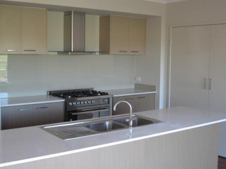 6 Middle Park Drive, Sanctuary Lakes, VIC 3030 - Thumbnail 2 - 25/05/2019