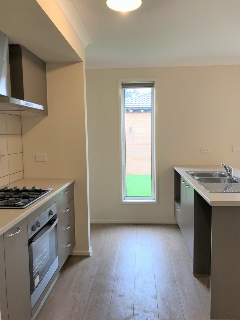 10 Honeybrook Lane, Clyde, VIC 3978 - Thumbnail 2 - 25/05/2019