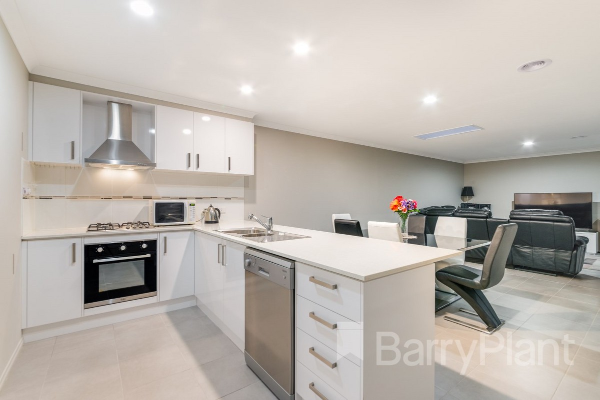9 Harrison Way, Pakenham, VIC 3810 - Thumbnail 1 - 25/05/2019