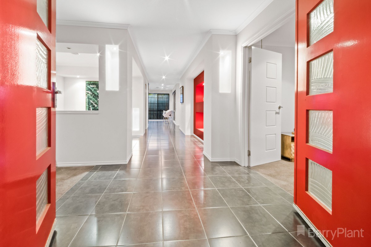 6 Jonathan Place, Pakenham, VIC 3810 - Thumbnail 1 - 25/05/2019