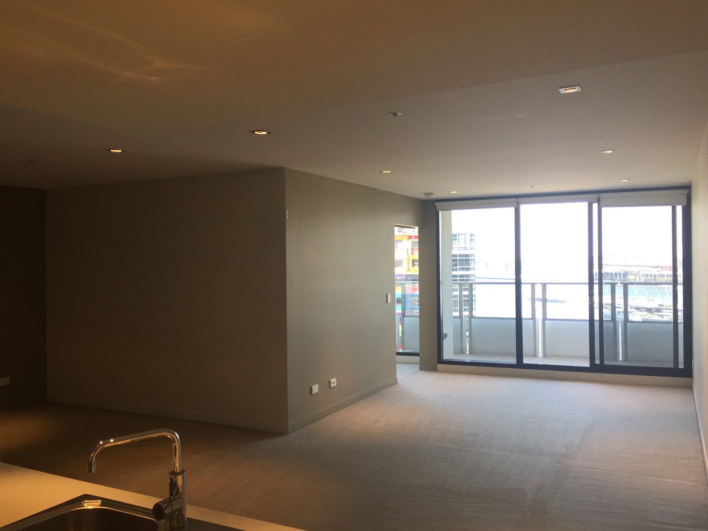 1004/100 Harbour Esplanade, Docklands, VIC 3008 - Thumbnail 1 - 25/05/2019