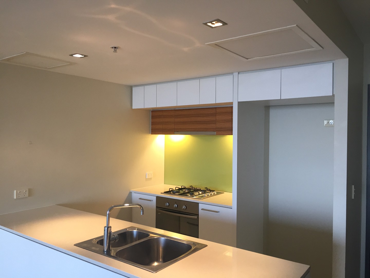 1004/100 Harbour Esplanade, Docklands, VIC 3008 - Thumbnail 2 - 25/05/2019