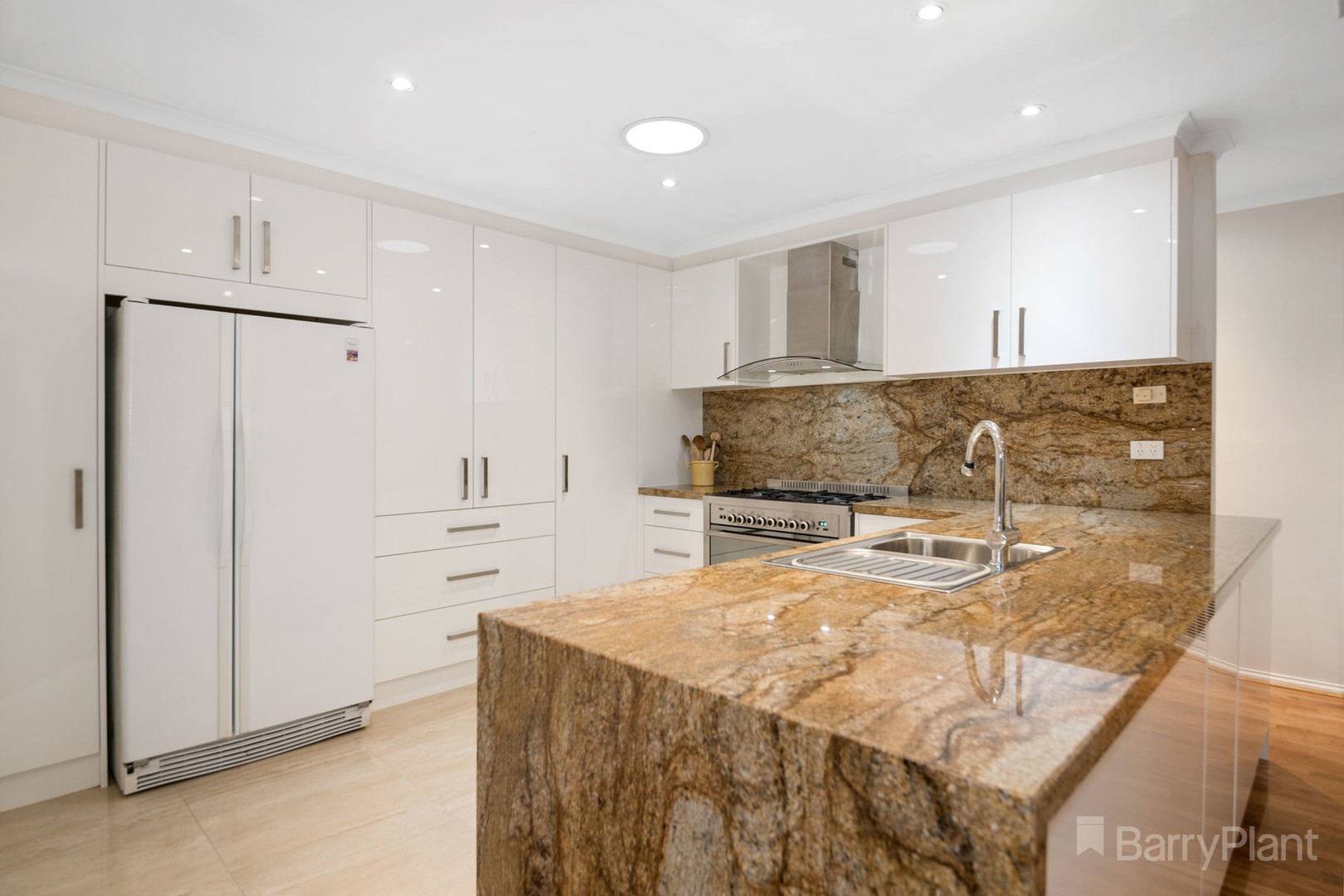 38 Sandalwood Drive, Narre Warren, VIC 3805 - Thumbnail 2 - 15/05/2019