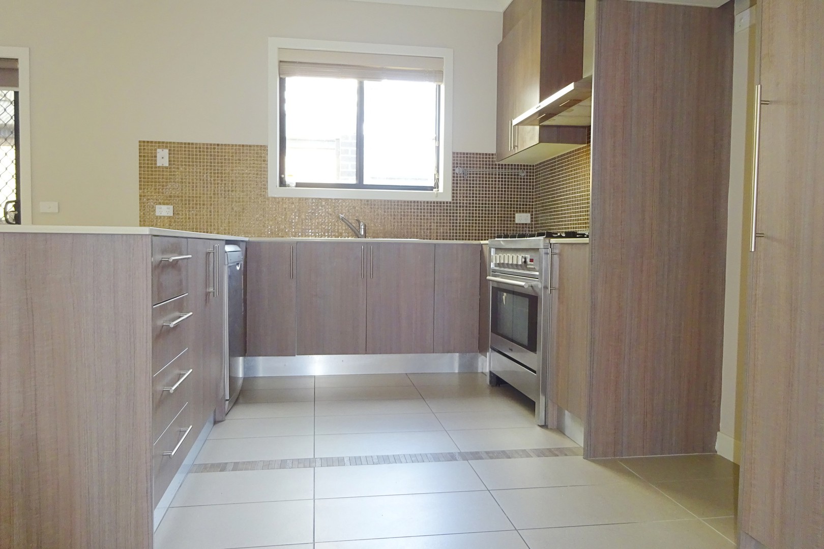 12 Centennial Park Drive, Craigieburn, VIC 3064 - Thumbnail 1 - 25/05/2019