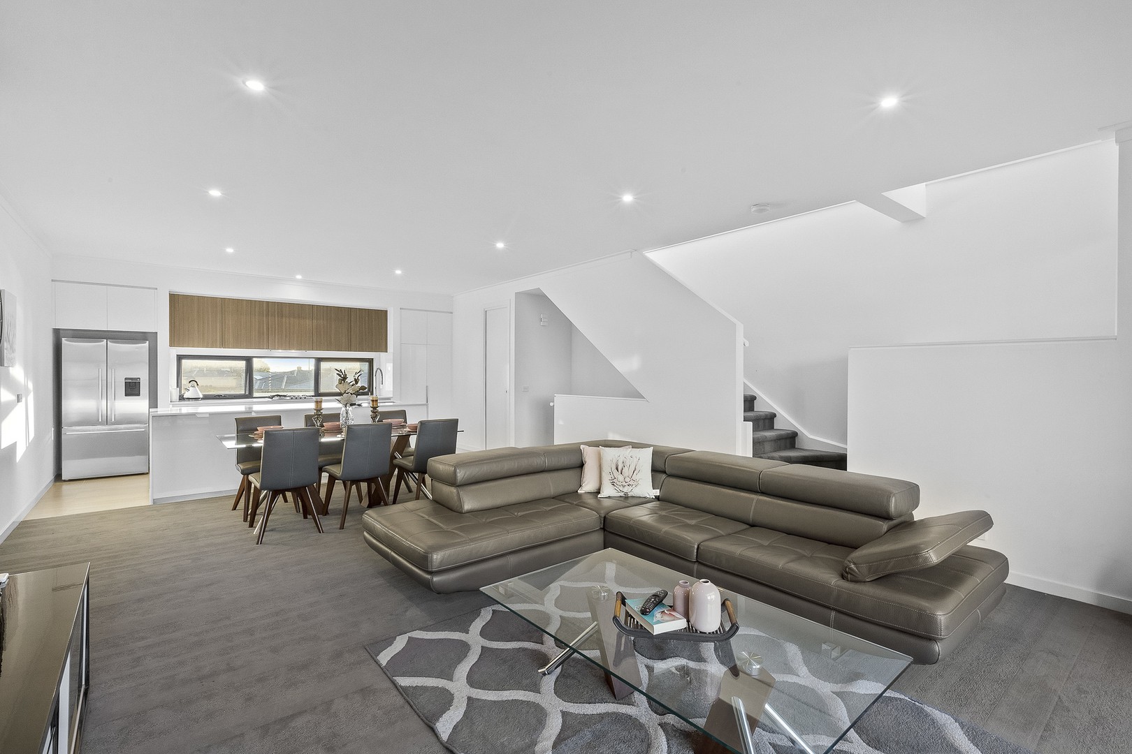 8 King Drive, Hillside, VIC 3037 - Thumbnail 2 - 04/02/2019