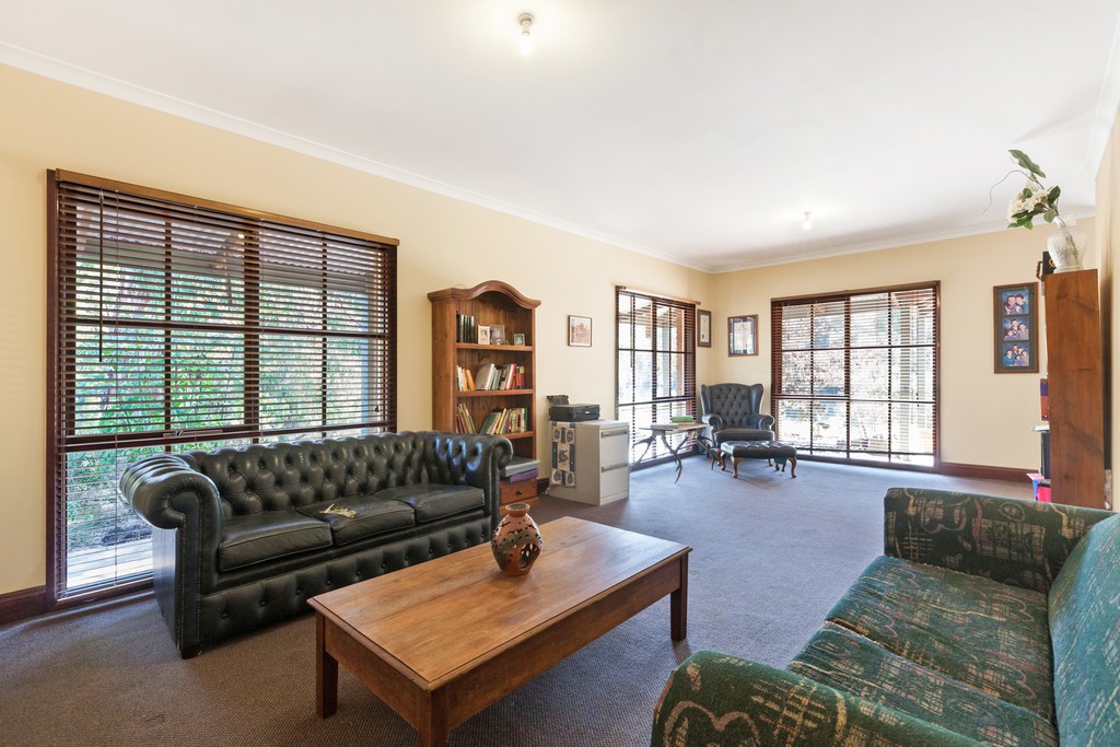 160 Clarkes Road, Upper Plenty, VIC 3756 - Thumbnail 2 - 15/05/2019
