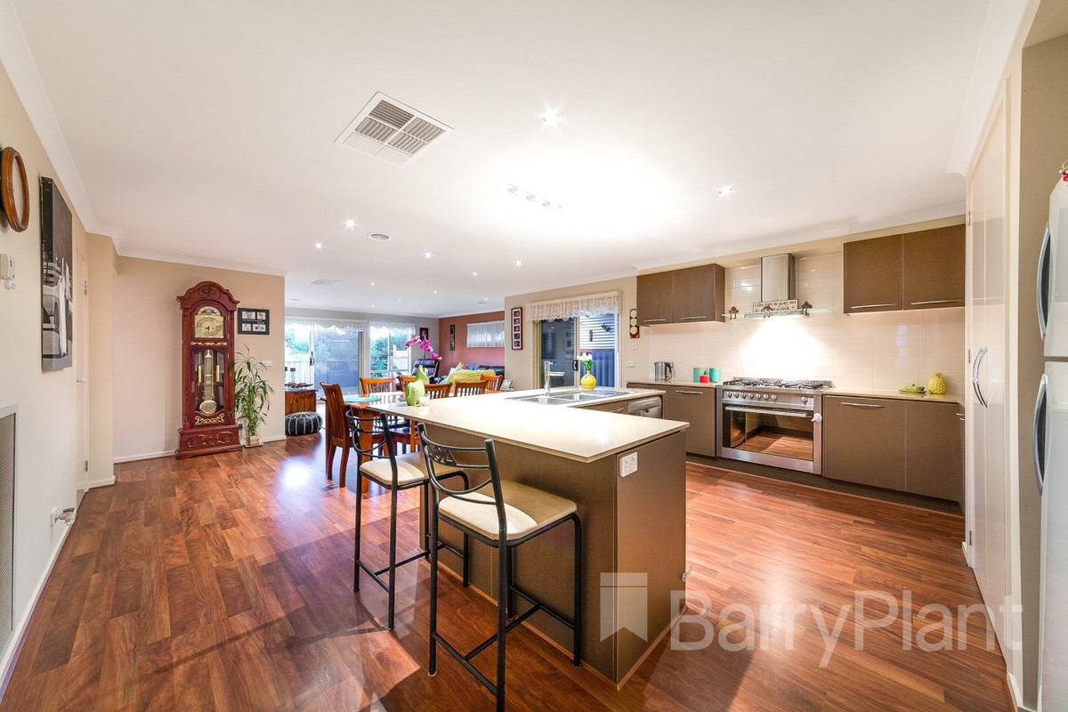 10 Caspian Chase, Pakenham, VIC 3810 - Thumbnail 1 - 25/05/2019