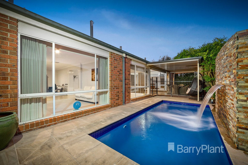 10 Paula Way, Chirnside Park, VIC 3116 - Thumbnail 2 - 06/02/2019