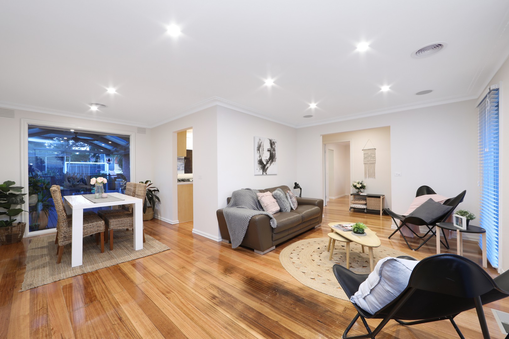 9 Berrabri Drive, Scoresby, VIC 3179 - Thumbnail 2 - 11/02/2019