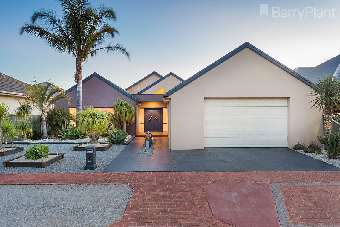 25 Glastonbury Circuit, Point Cook, VIC 3030 - Thumbnail 2 - 18/02/2019