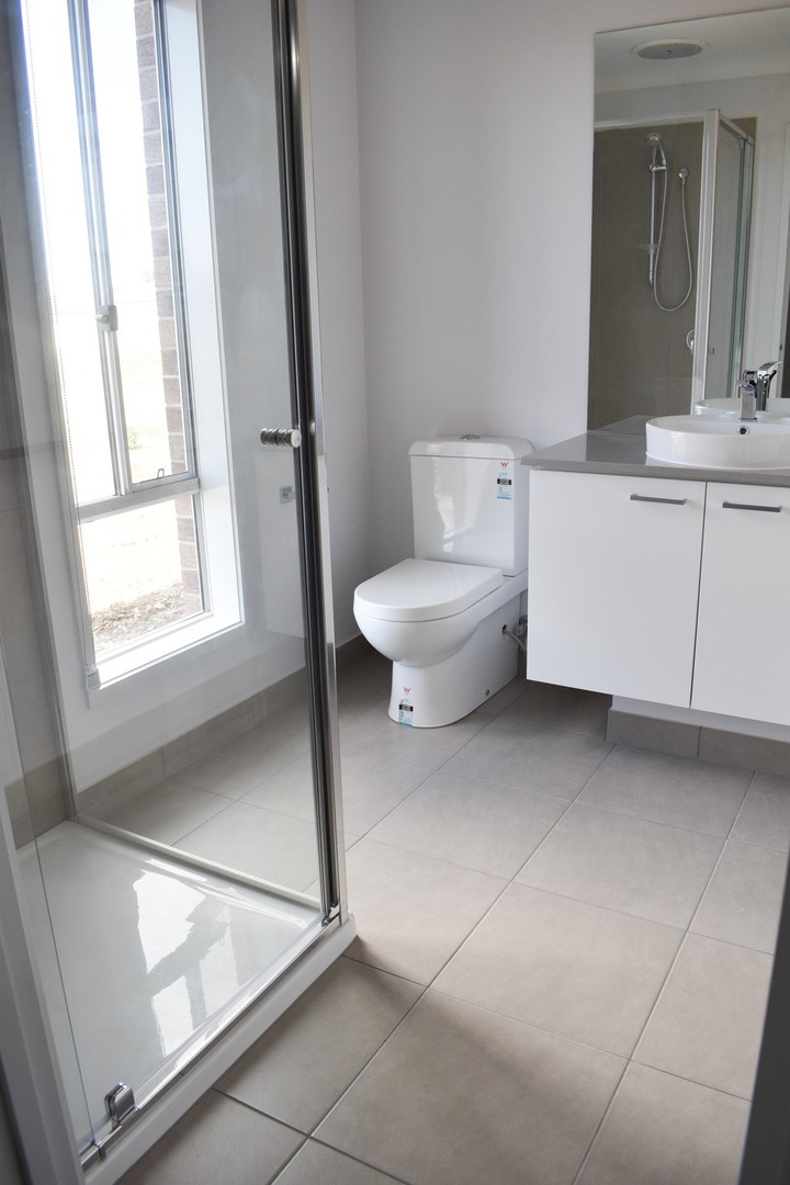 16 Mount Eliza Avenue, Wallan, VIC 3756 - Thumbnail 2 - 18/02/2019