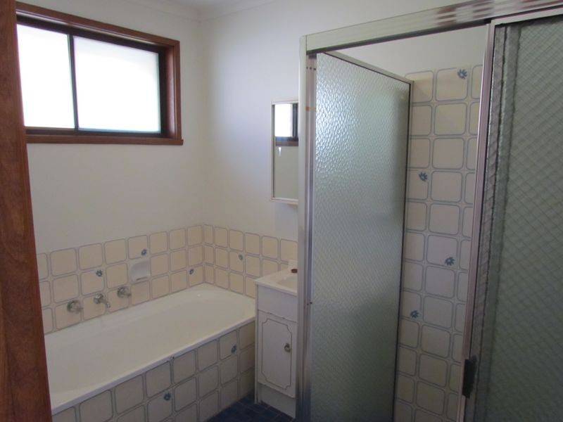 9 Moss Court, Rowville, VIC 3178 - Thumbnail 2 - 19/02/2019