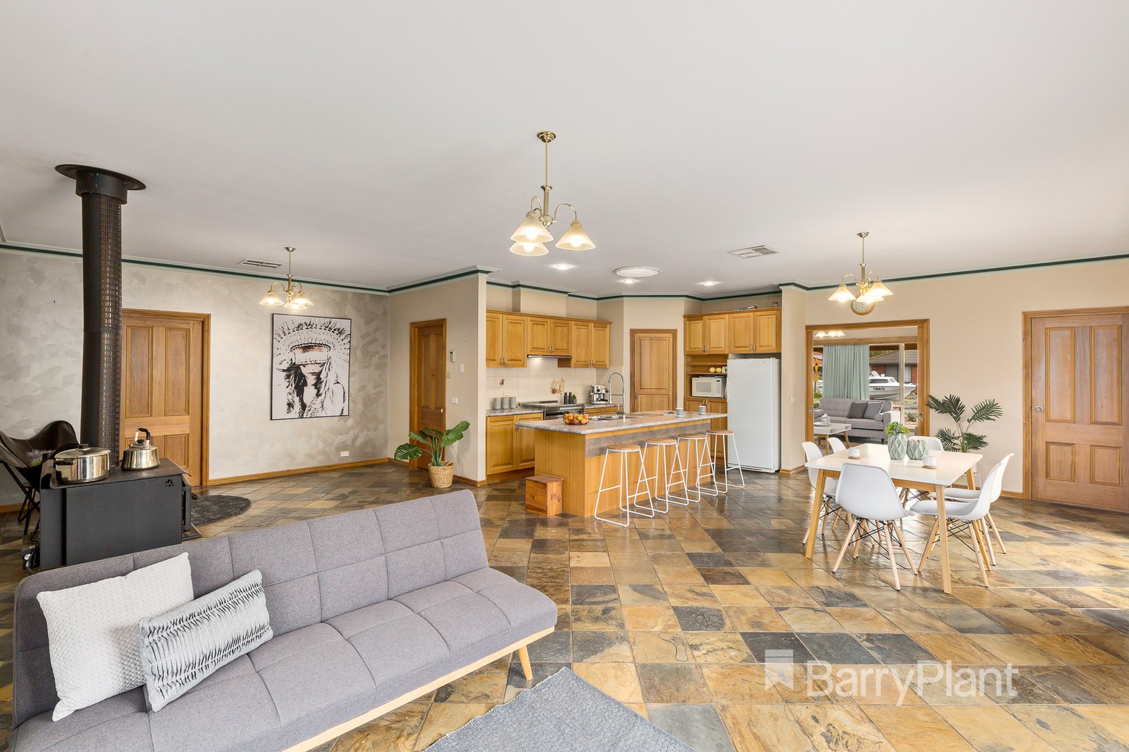 33 Westleigh Drive, Werribee, VIC 3030 - Thumbnail 2 - 19/02/2019