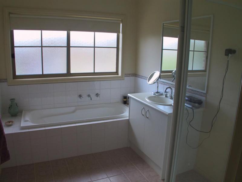 1/42 Woodside Drive, Rowville, VIC 3178 - Thumbnail 1 - 06/03/2019