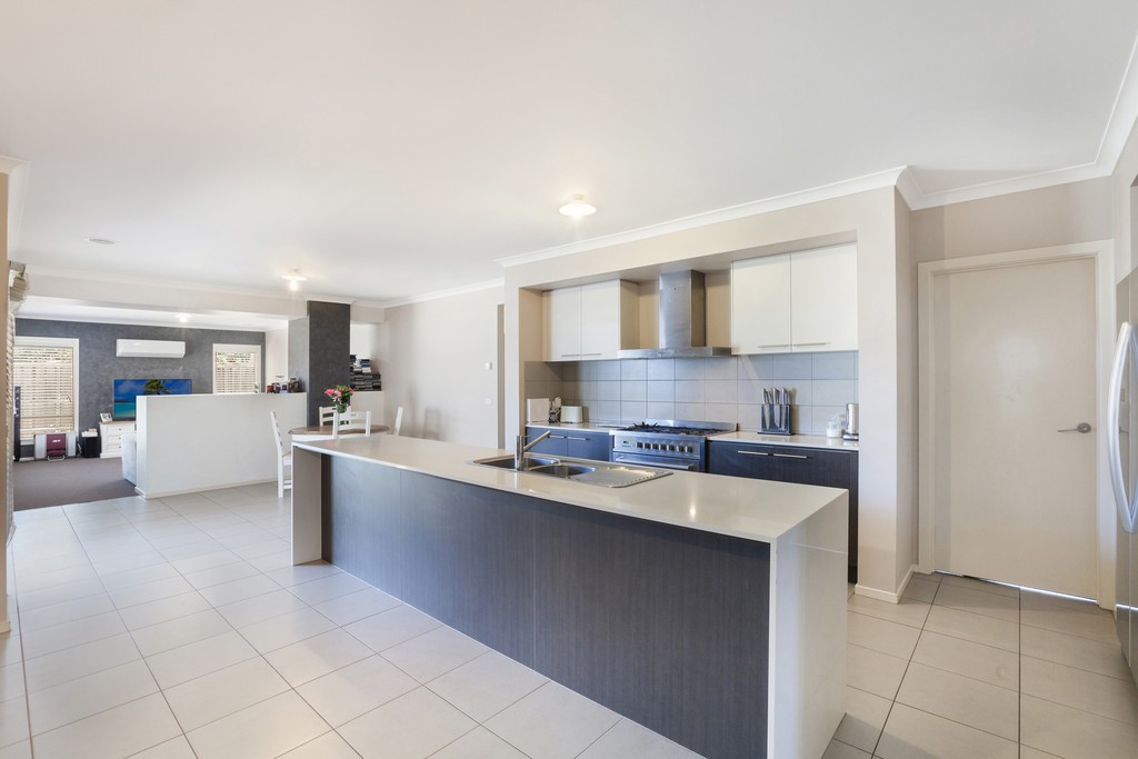 38 Greenvale Avenue, Wallan, VIC 3756 - Thumbnail 2 - 22/02/2019