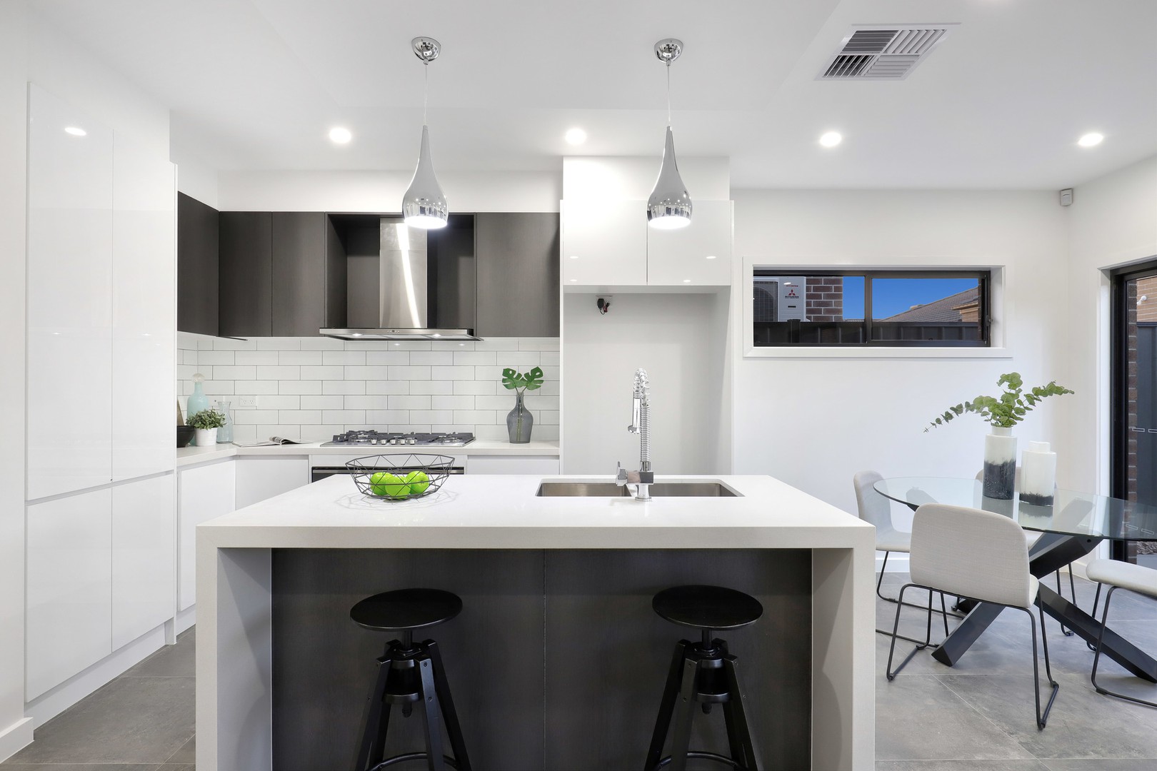 18 Angove Street, Craigieburn, VIC 3064 - Thumbnail 2 - 27/02/2019