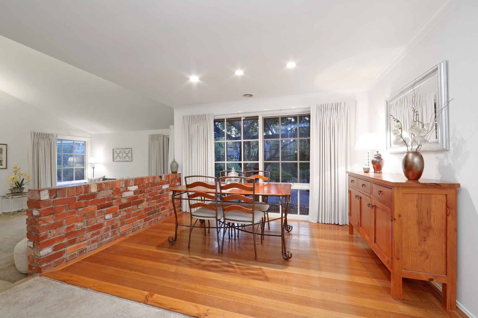 17 St John Place, Rowville, VIC 3178 - Thumbnail 2 - 28/02/2019