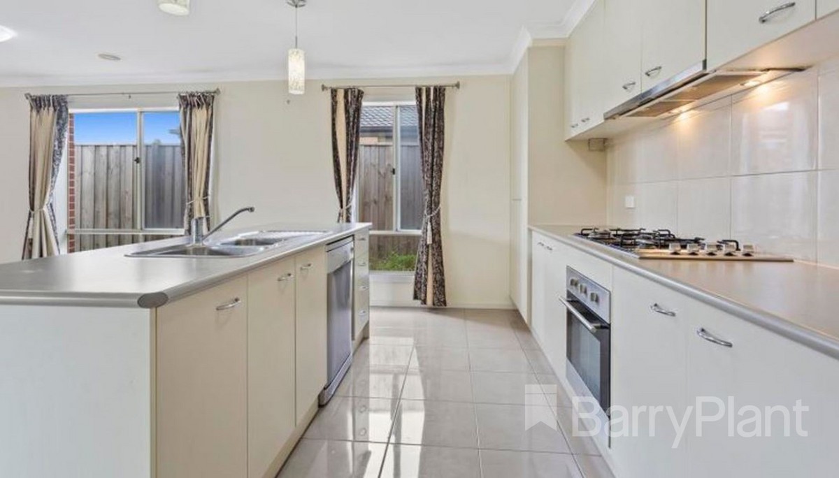 25 Elwood Avenue, Pakenham, VIC 3810 - Thumbnail 1 - 28/02/2019