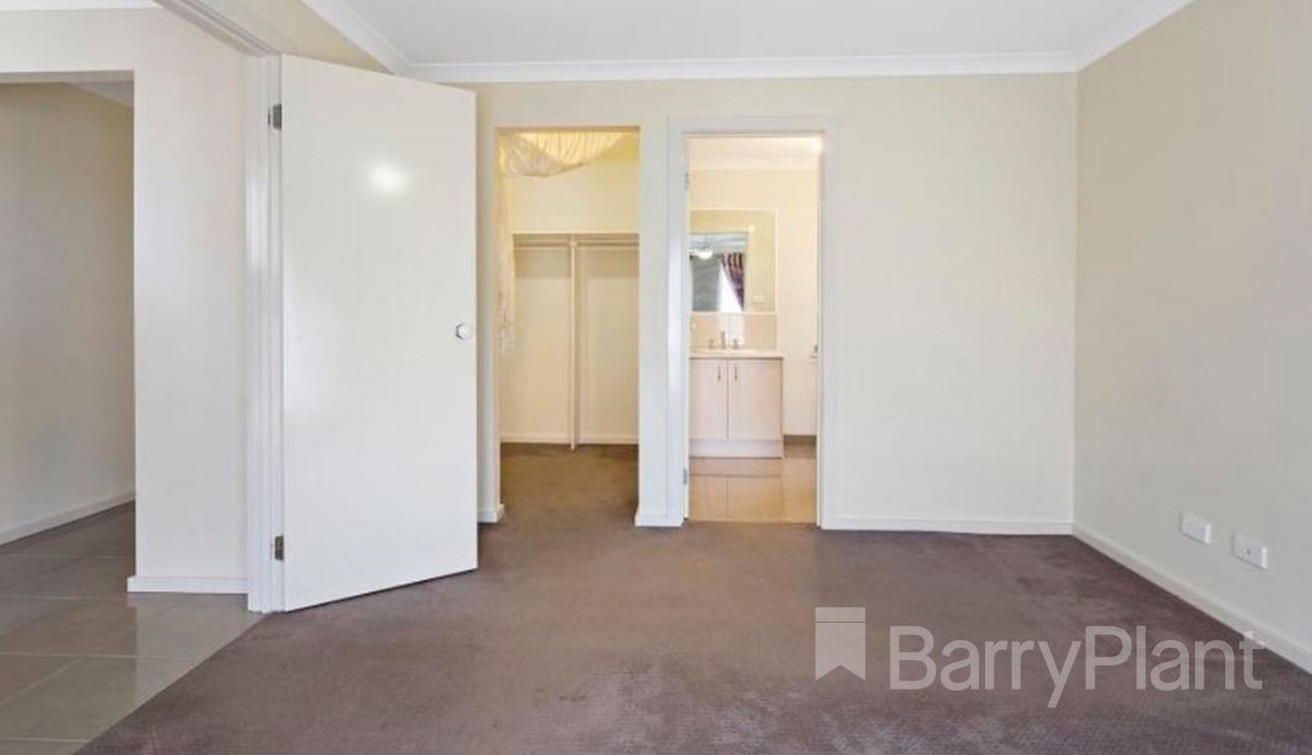 25 Elwood Avenue, Pakenham, VIC 3810 - Thumbnail 2 - 28/02/2019