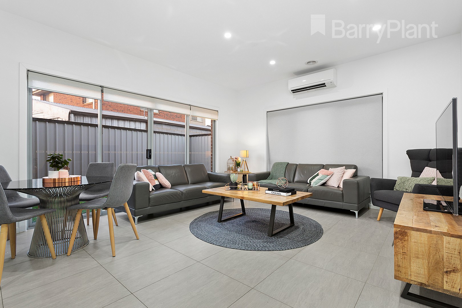 42A Gillingham Crescent, Craigieburn, VIC 3064 - Thumbnail 2 - 01/03/2019