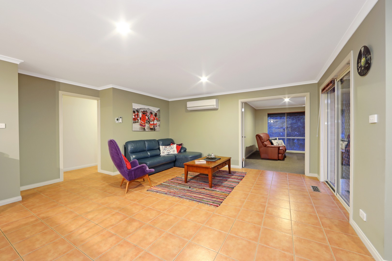 9 Clare Court, Rowville, VIC 3178 - Thumbnail 2 - 04/03/2019