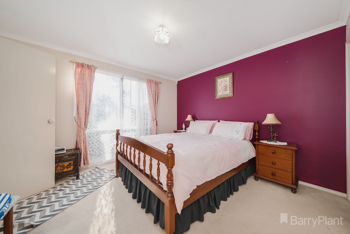 76 Dunbarton Drive, Pakenham, VIC 3810 - Thumbnail 1 - 06/03/2019