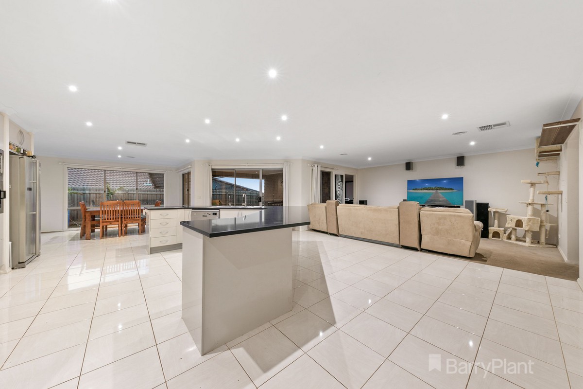32 Kensington Square, Drouin, VIC 3818 - Thumbnail 2 - 07/03/2019
