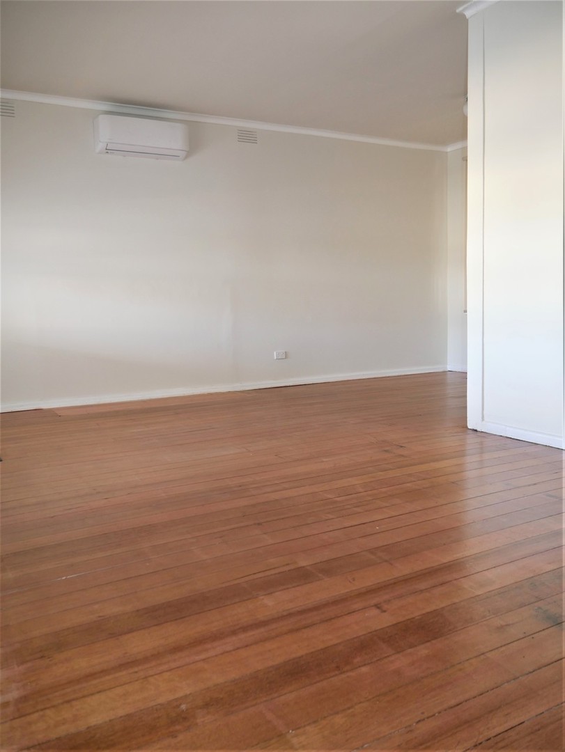 5 Curlew Close, Melton, VIC 3337 - Thumbnail 2 - 18/03/2019